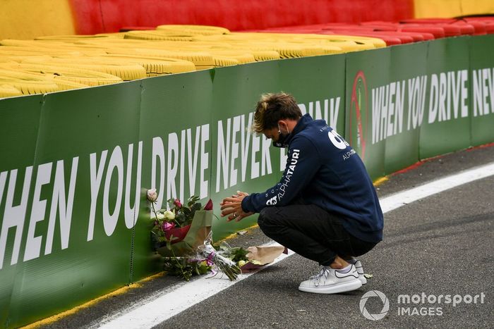 Pierre Gasly, AlphaTauri, lays flowers in memory of Anthoine Hubert, who passed away at this spot in 2019
