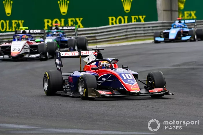Lirim Zendeli, Trident, davanti a Igor Fraga, Charouz Racing System