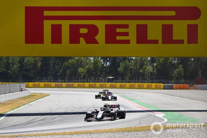 Kevin Magnussen, Haas VF-20, Kimi Raikkonen, Alfa Romeo Racing C39