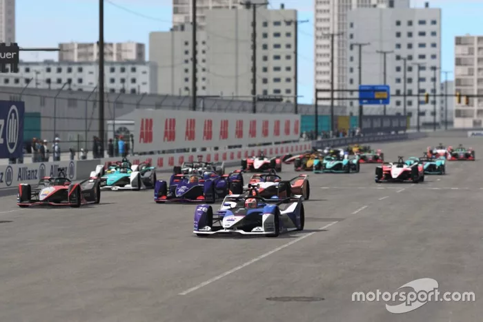 Maximilian Günther, BMW I Andretti Motorsports leads at the start