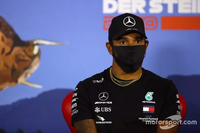 Lewis Hamilton, Mercedes-AMG Petronas F1 en la conferencia de prensa