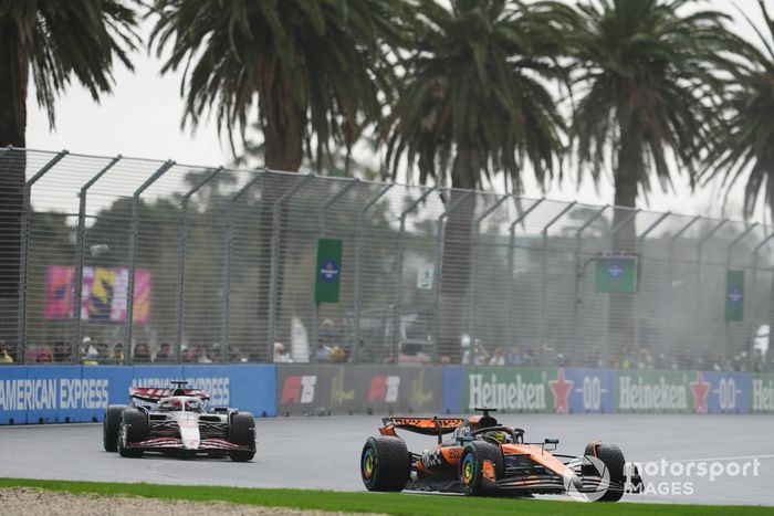 Oscar Piastri, McLaren, Esteban Ocon, Haas F1 Team