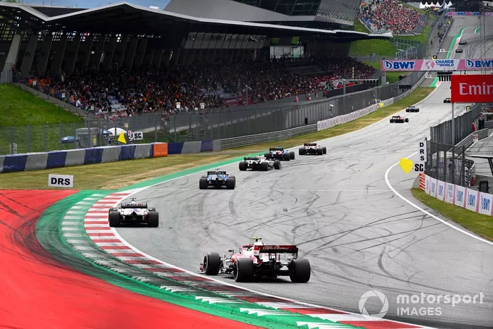 Nikita Mazepin, Haas VF-21, Antonio Giovinazzi, Alfa Romeo Racing C41