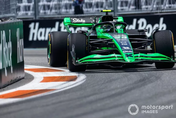 Zhou Guanyu, Stake F1 Team Kick Sauber C44 