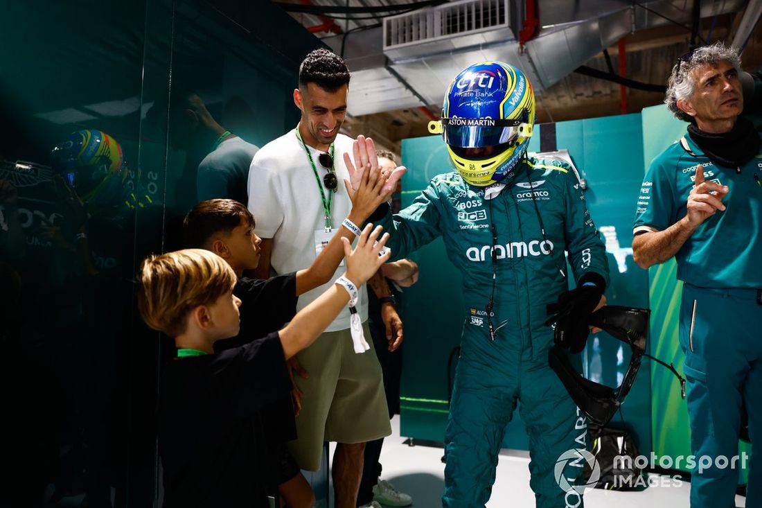 Fernando Alonso, Aston Martin F1 Team, Sergio Busquets, futbolista profesional del Inter de Miami