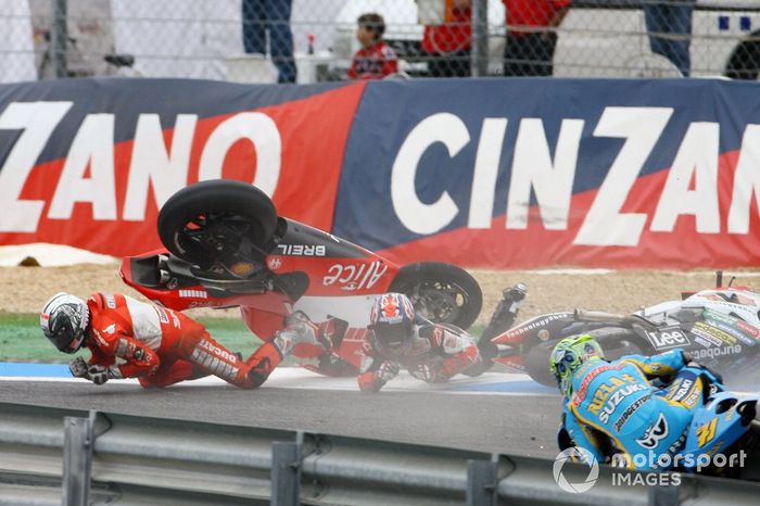 Caída de Sete Gibernau, Ducati Team, Casey Stoner. Honda LCR