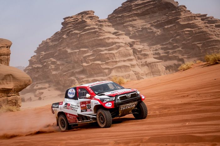 #304 Toyota Gazoo Racing: Giniel De Villiers, Alex Haro