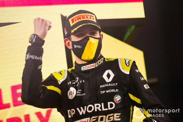 Esteban Ocon, Renault F1, 2ª posición, en el podio
