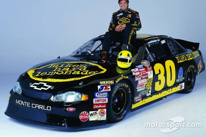 Em 2002, o piloto disputou sua primeira corrida na principal divisão da NASCAR, depois de correr na Busch Series