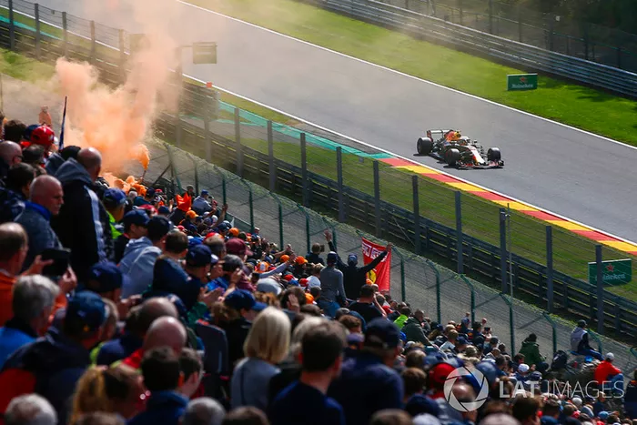 Max Verstappen, Red Bull Racing RB14, y aficionados holandeses