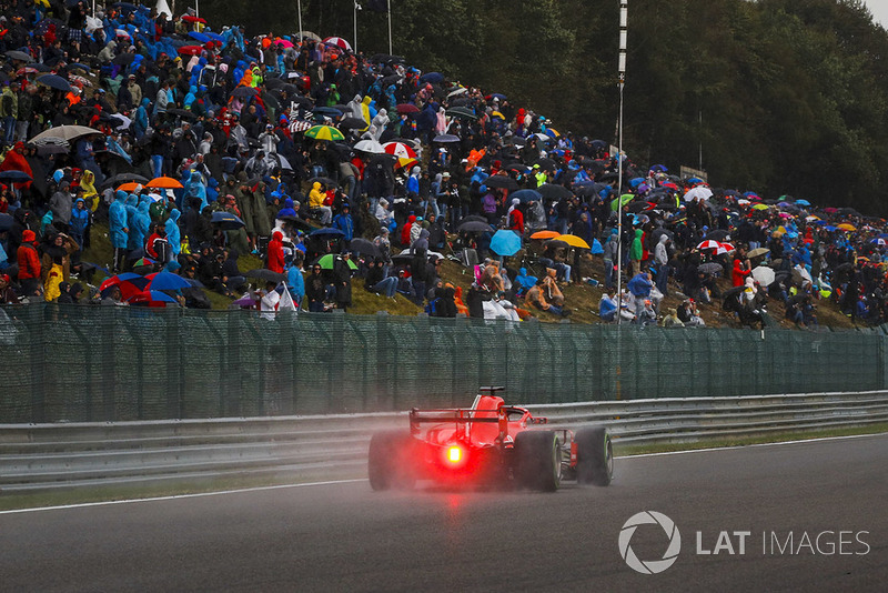 2: Sebastian Vettel, Ferrari SF71H, 1'58.905