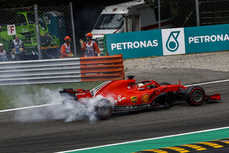Sebastian Vettel, Ferrari SF71H spin atıyor
