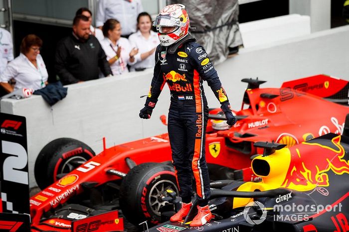 Max Verstappen, ganador de la carrera, celebra el Red Bull Racing en Parc Ferme 