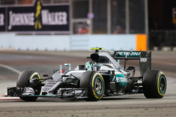 Переможець гонки Ніко Росберг, Mercedes AMG F1 W07 Hybrid celebrates at the end of the race