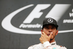 Winnaar Lewis Hamilton, Mercedes AMG F1 viert op het podium