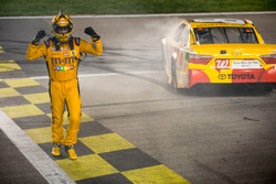 Kyle Busch, Joe Gibbs Racing Toyota, ganador
