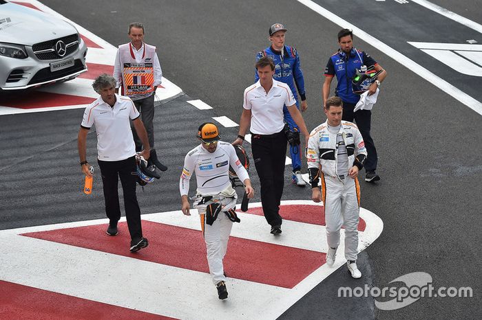 Fernando Alonso, McLaren, Stoffel Vandoorne, McLaren y Brendon Hartley, Scuderia Toro Rosso