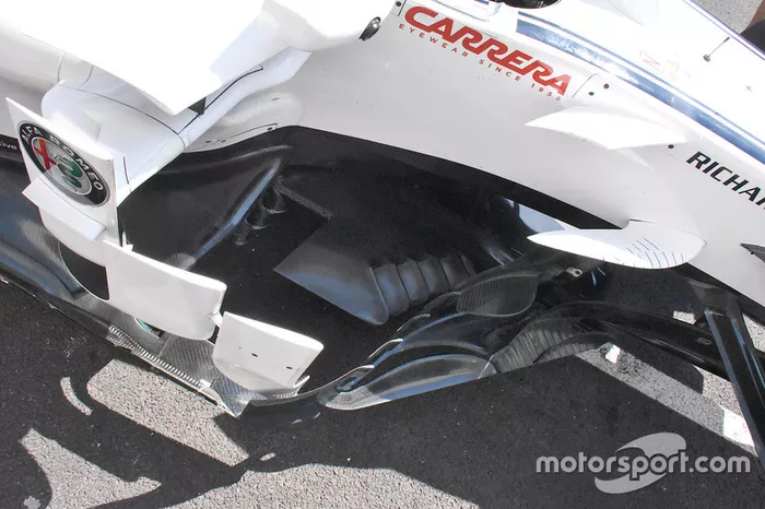 Sauber C37 side boards