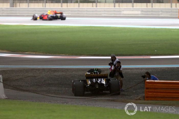 Carlos Sainz Jr., Renault Sport F1 Team RS17 se retira