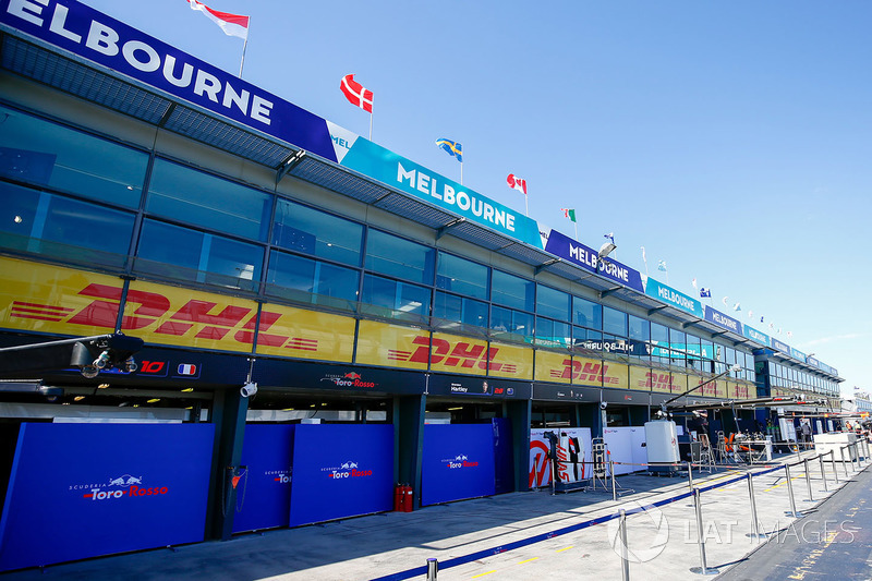 Boxes da Scuderia Toro Rosso e Haas F1 Team