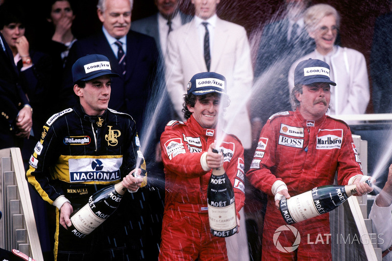 Podium : le vainqueur Alain Prost, McLaren, le deuxième Keke Rosberg, McLaren, le troisième Ayrton Senna, Lotus