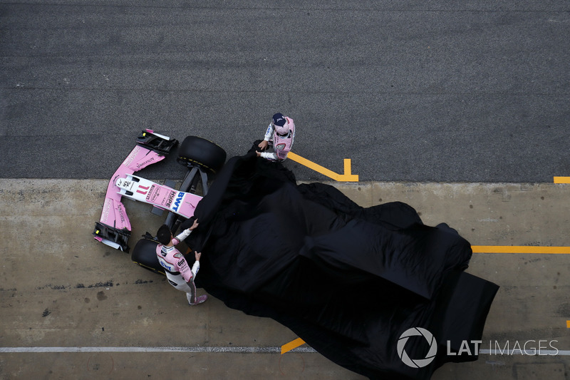 Sergio Perez, Sahara Force India et Esteban Ocon, Sahara Force India F1 dévoilent la nouvelle Sahara Force India VJM11