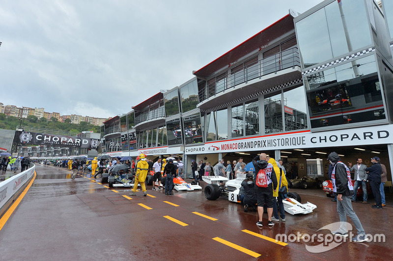 Atmosfera in pitlane