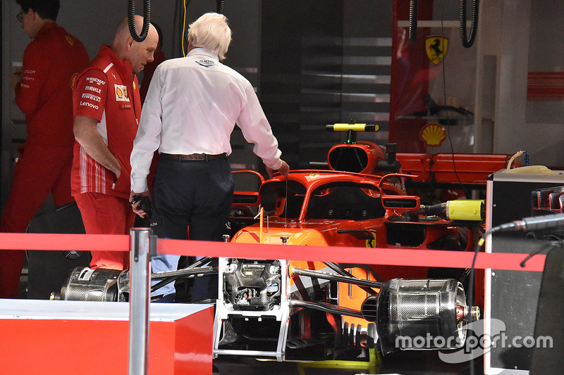 Charlie Whiting, Ferrari SF71H met spiegels op de halo