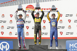Podium: winner Sébastien Bourdais, Dale Coyne Racing with Vasser-Sullivan Honda, second place Graham