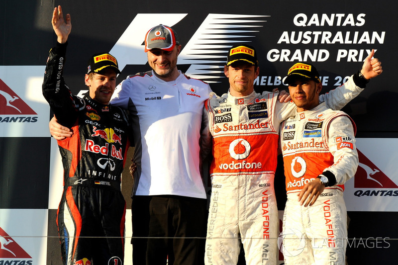 Podio: segundo puesto Sebastian Vettel, Red Bull Racing, ganador de la carrera Jenson Button, McLare