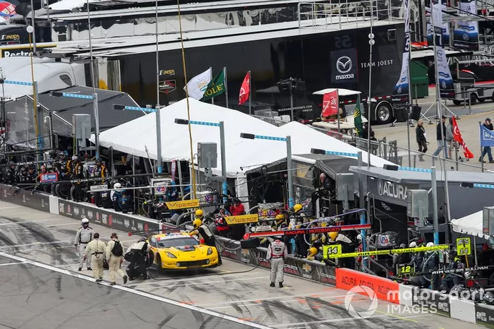 #3 Corvette Racing Corvette C7.R, GTLM: Jan Magnussen, Antonio Garcia, Mike Rockenfeller, Pit Stop