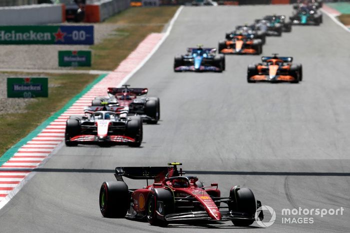 Carlos Sainz, Ferrari F1-75, Mick Schumacher, Haas VF-22, Valtteri Bottas, Alfa Romeo C42 