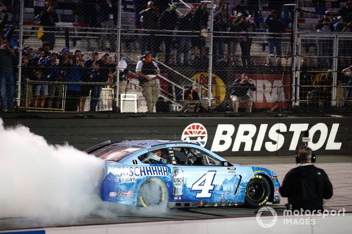 Ganador Kevin Harvick, Stewart-Haas Racing, Ford Mustang