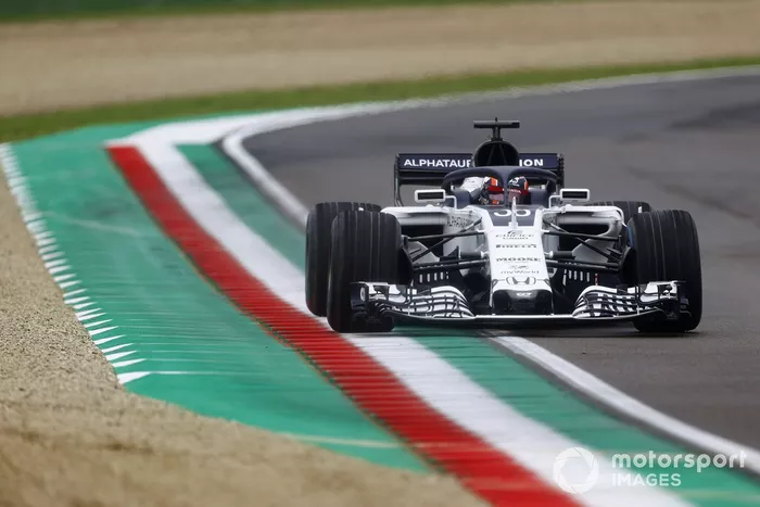 Yuki Tsunoda in actie op Imola