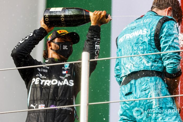 Podio: ganador de la carrera Lewis Hamilton, Mercedes-AMG F1