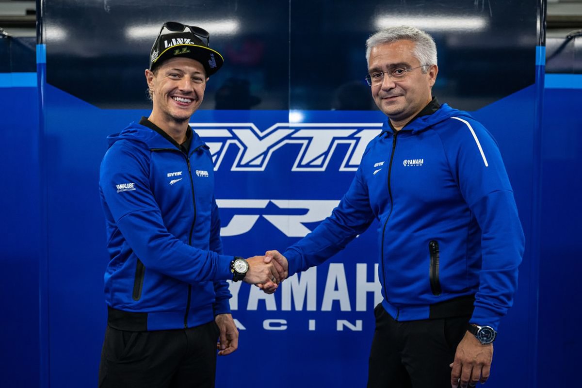 Dominique Aegerter, GRT Yamaha WorldSBK, et Andrea Dosoli, directeur de course de Yamaha Motor Europe