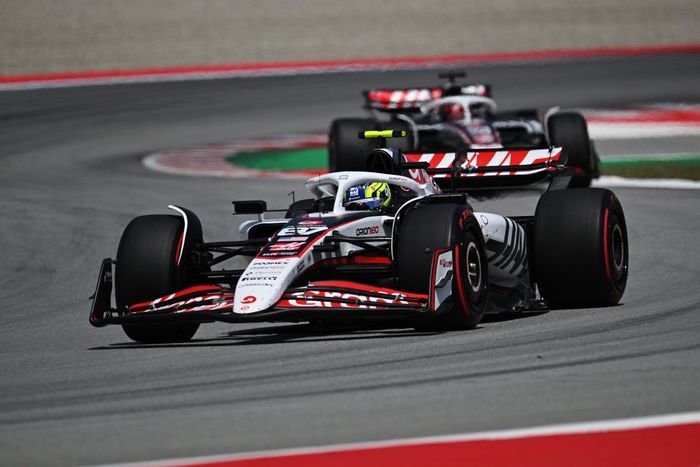 Esteban Ocon, Haas F1 Team, Oliver Bearman, Haas F1 Team