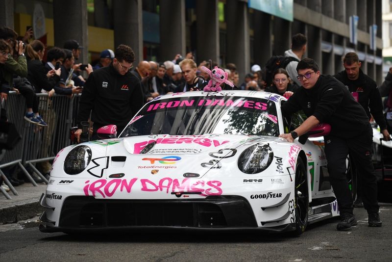 #85 Iron Dames Porsche 911 GT3 R LMGT3