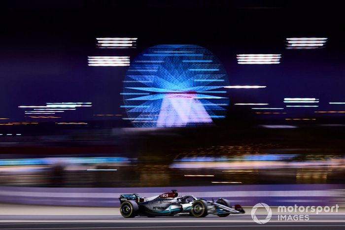 George Russell, Mercedes W13 en la pista