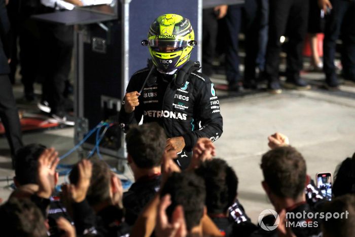 Tercer lugar Lewis Hamilton, Mercedes-AMG, celebra en Parc Ferme