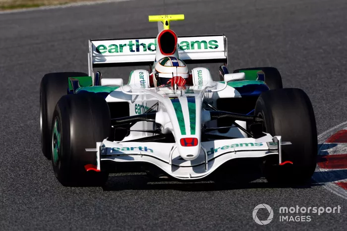 2008: Honda finalizó el proyecto de Fórmula 1 y vendió el equipo por un dólar a Ross Brawn. La historia es bien conocida, porque fueron campeones en 2009.