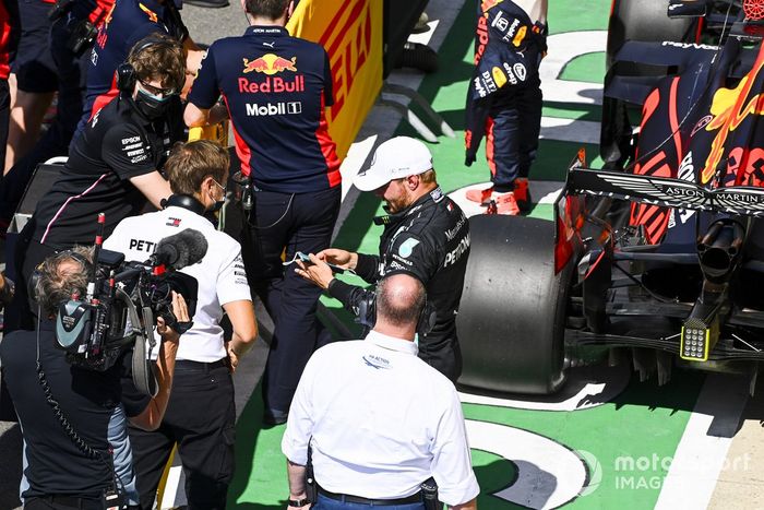 Segundo puesto Valtteri Bottas, Mercedes-AMG F1, en Parc Ferme 