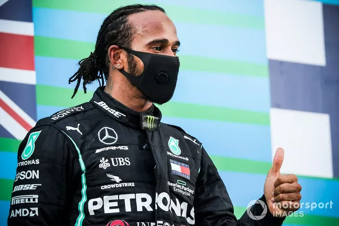 Podio: ganador de la carrera Lewis Hamilton, Mercedes