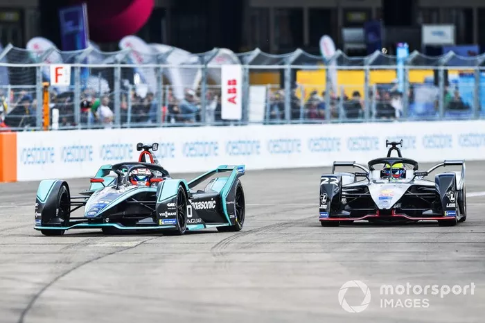 Mitch Evans, Panasonic Jaguar Racing, Jaguar I-Type 3, alongside Oliver Rowland, Nissan e.Dams, Nissan IMO1 