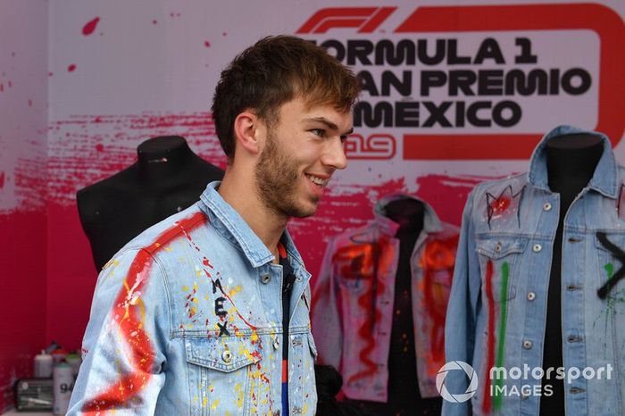 Pierre Gasly, Toro Rosso pinta ropa con spray 