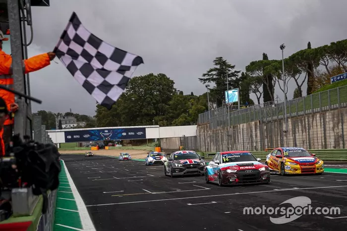#14 RUS Audi RS 3 LMS Team Russia: Klim Gavrilov, #33  NLD Honda Civic FK7 TCR Boutsen Ginion Racing: Tom Coronel, #6 GBR MG6 Xpower TCR* Cobra: Rory Butcher