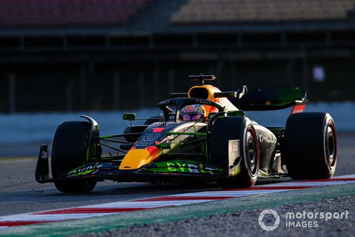 Pintura parafina en el coche de Max Verstappen, Red Bull Racing RB18