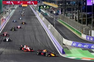 Jehan Daruvala, Carlin leads Oscar Piastri, Prema Racing 