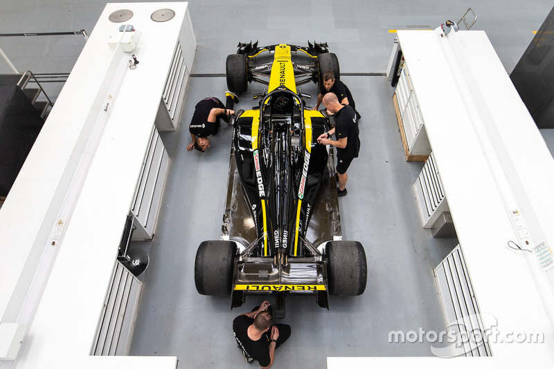 Préparation de la Renault R.S.18