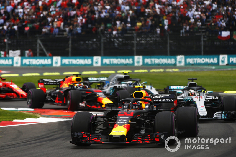 Max Verstappen, Red Bull Racing RB14, leads Lewis Hamilton, Mercedes AMG F1 W09 EQ Power+, at the start of the race